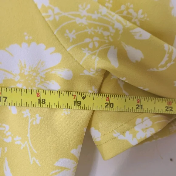 Mellóday Golden Yellow & White Floral Short Puff Sleeve Blouse Sz L NWT - Picture 13 of 16